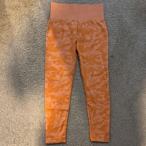 NVGTN Women’s Camo Seamless Leggings - Orange